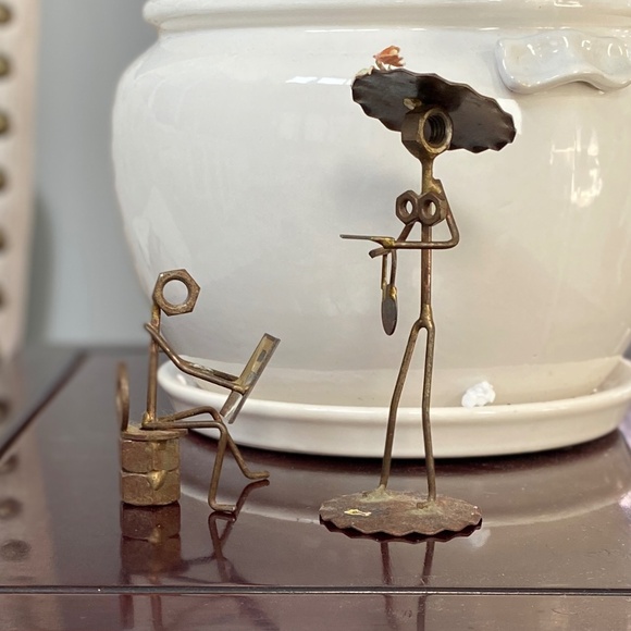 Metal Figurines Lady w credit card & Man on the Potty - Picture 2 of 15